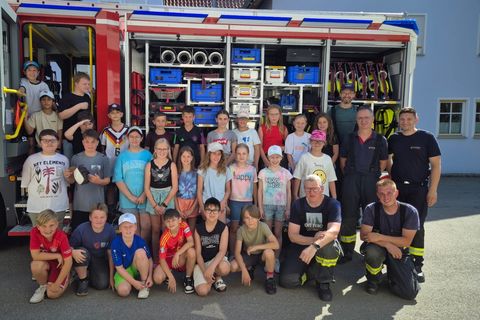 Die Klassen 4 zu Besuch bei der Feuerwehr