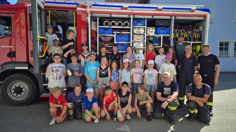Die Klassen 4 zu Besuch bei der Feuerwehr