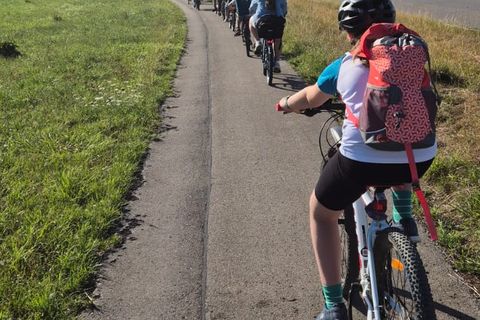 Viertklässler beim Radeln um den Federsee