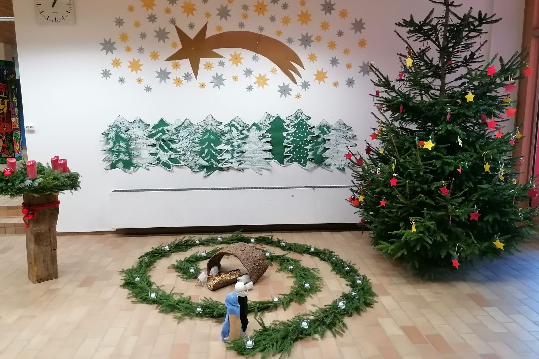 Adventsweg in der Aula