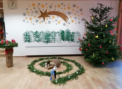 Adventsweg in der Aula