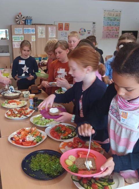 Den Drittklässlern schmeckt das gesunde Essen