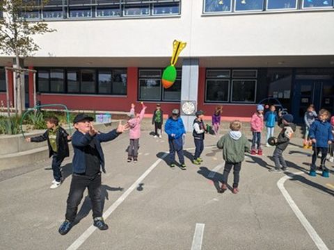 Spiel uns Spaß mit neuen Spielzeugen