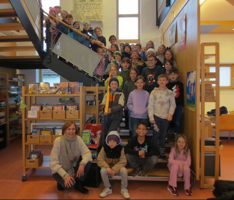 Klasse 2 in der Bücherei