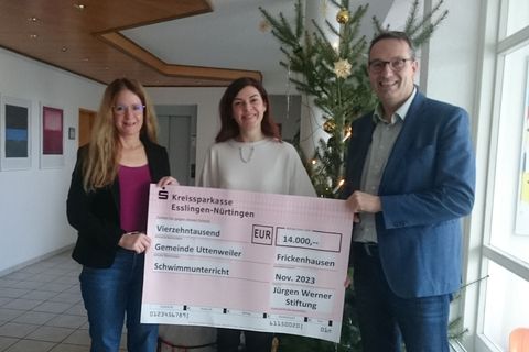Scheckübergabe am 18.12.2023