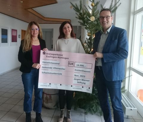 Scheckübergabe am 18.12.2023
