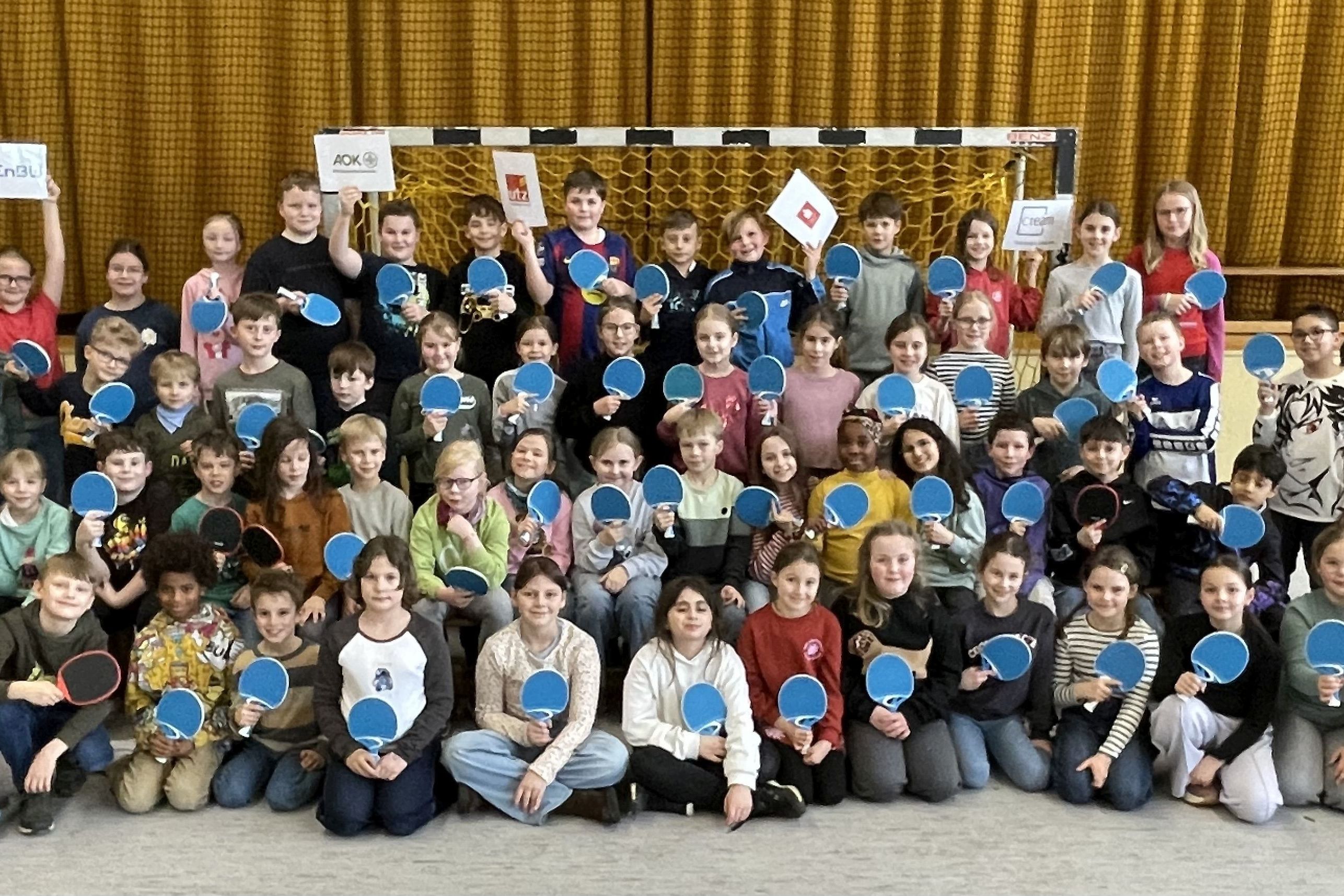 Frau Merk (TTF) und Uttenweiler Kindern