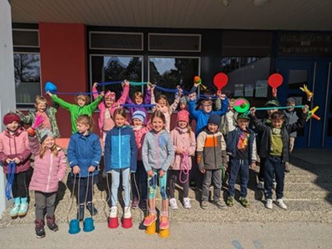 Die Klasse 1 freut sich über die vielen, neuen Spiele!