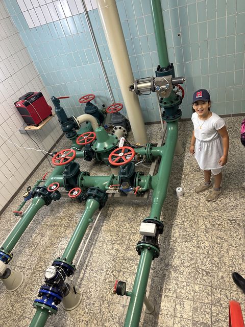 Lerngang der Drittklässler zum Hochbehälter und zur Kläranlage (Bild 2)