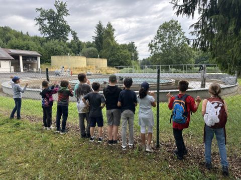Lerngang der Drittklässler zum Hochbehälter und zur Kläranlage (Bild 4)