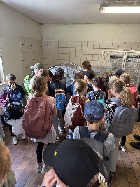 Lerngang der Drittklässler zum Hochbehälter und zur Kläranlage (Bild 5)