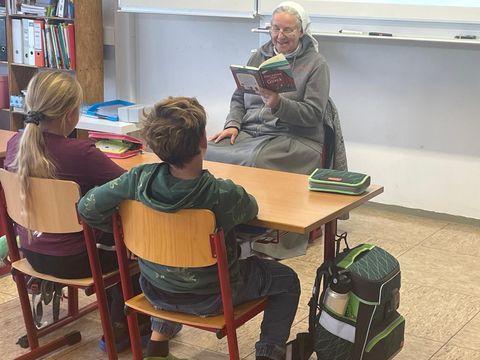 Schwester Marietta in Klassenstufe 3